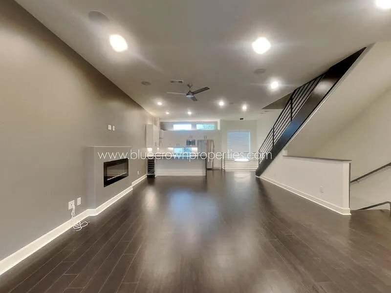 2 bed, 2.5 bath, 2046 sqft, $3,190 — Photo 3