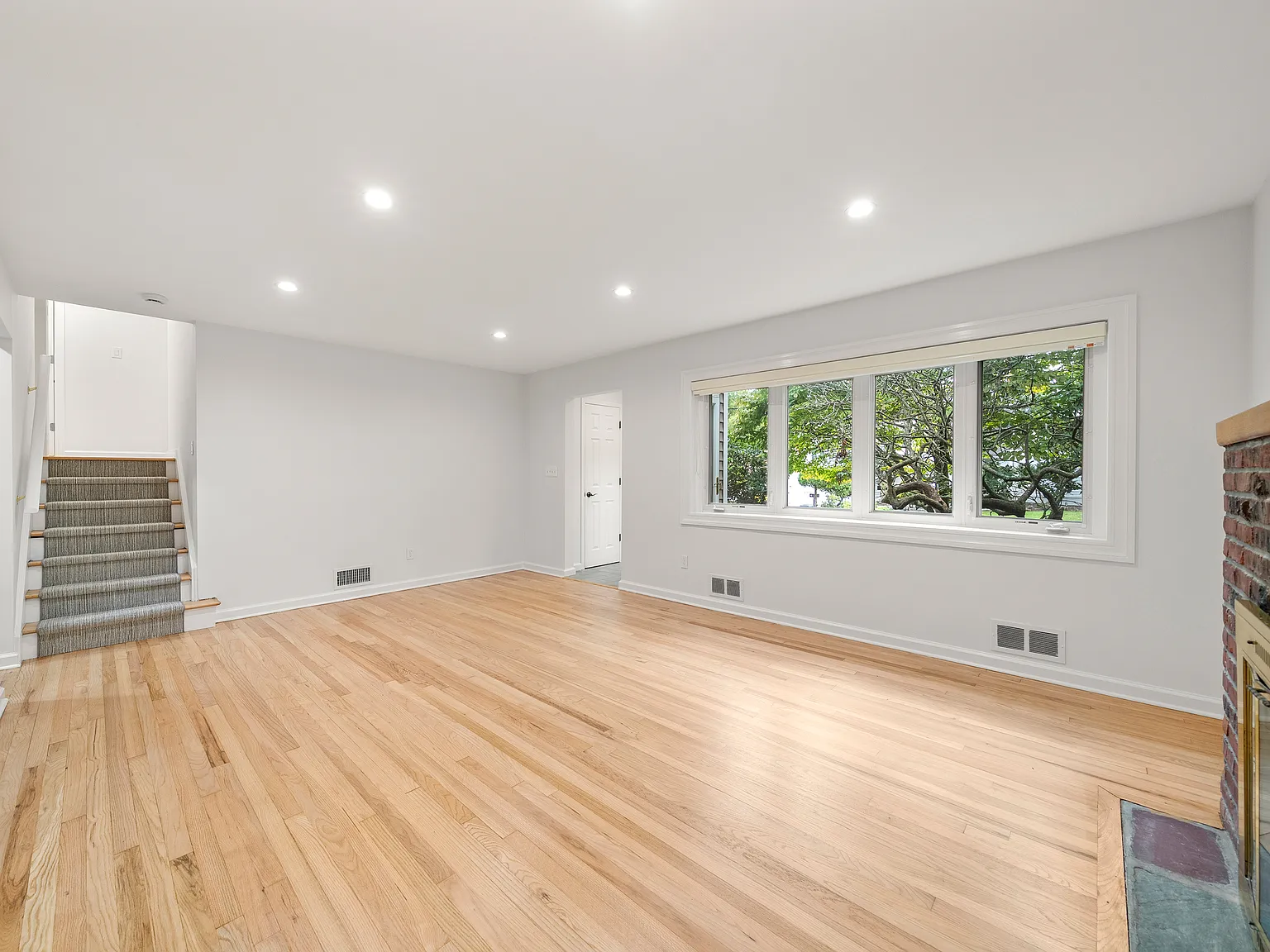 4 bed, 2096 sqft, $4,650 — Photo 4