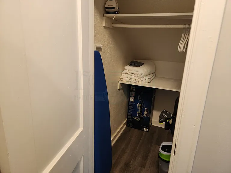 300 S Valentine St #4 — Photo 21
