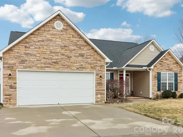 1 Breyerton Ct, Asheville, NC 28804