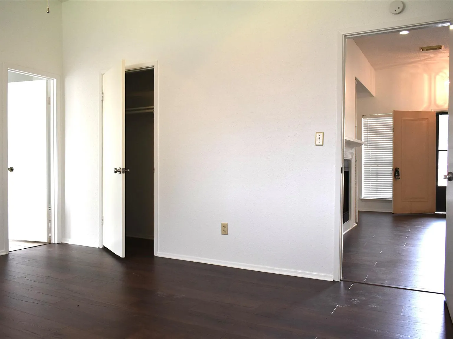 3 bed, 2.0 bath, 1499 sqft, $1,975 — Photo 3