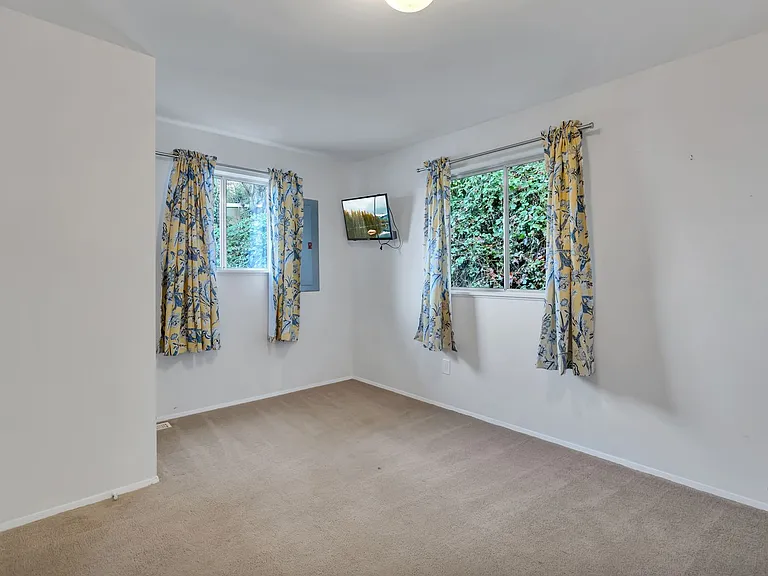 1058 California Ln SW — Photo 15