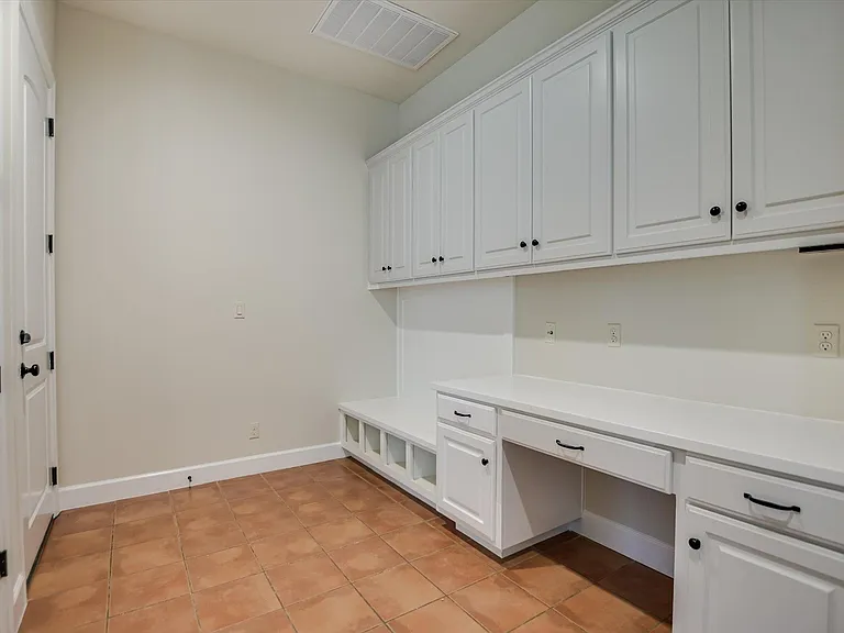 11 Inwood Cir — Photo 17