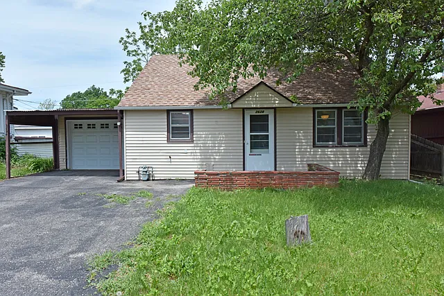 2628 Oakland Ave photo 1
