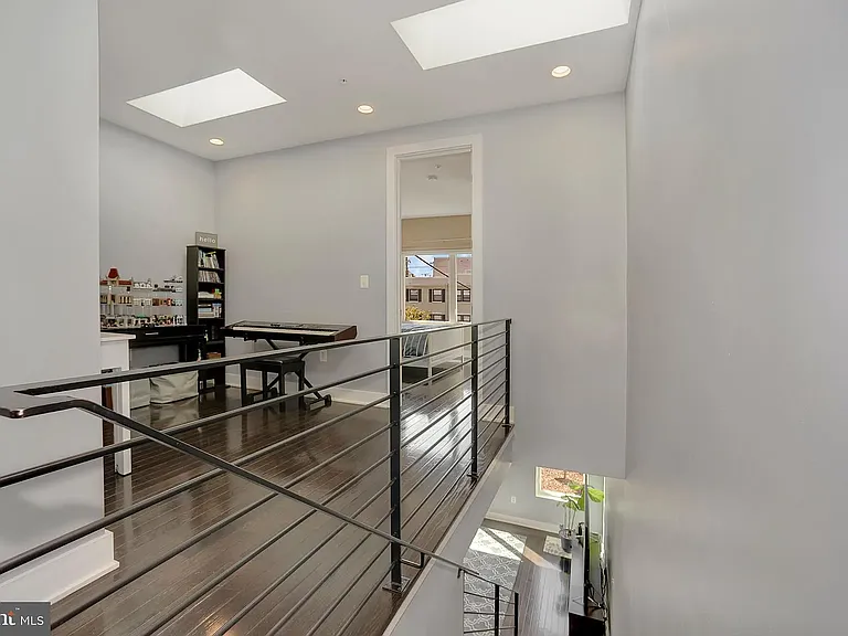 1030 Perry St NE — Photo 17