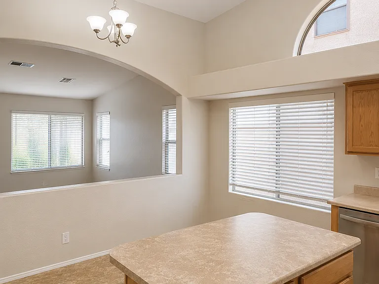42376 W Chisholm Dr — Photo 7