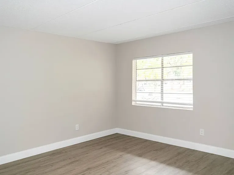 Ridge Apartments — Photo 41