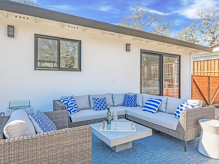 Los Robles Dr — Photo 6