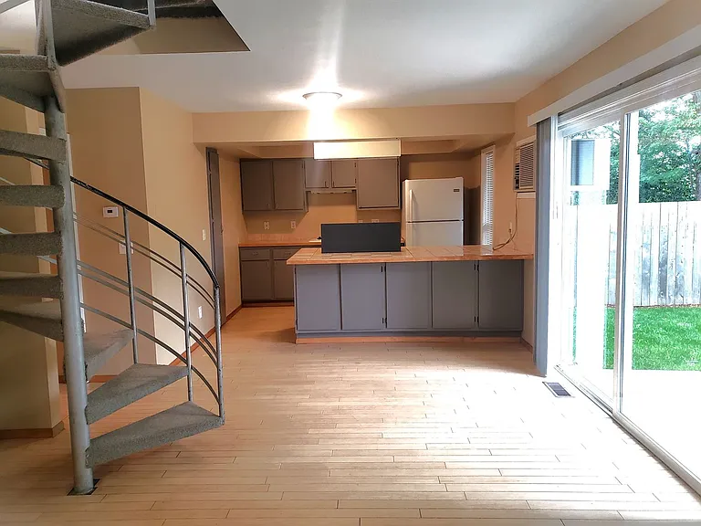 8316 SW Terwilliger Blvd — Photo 5