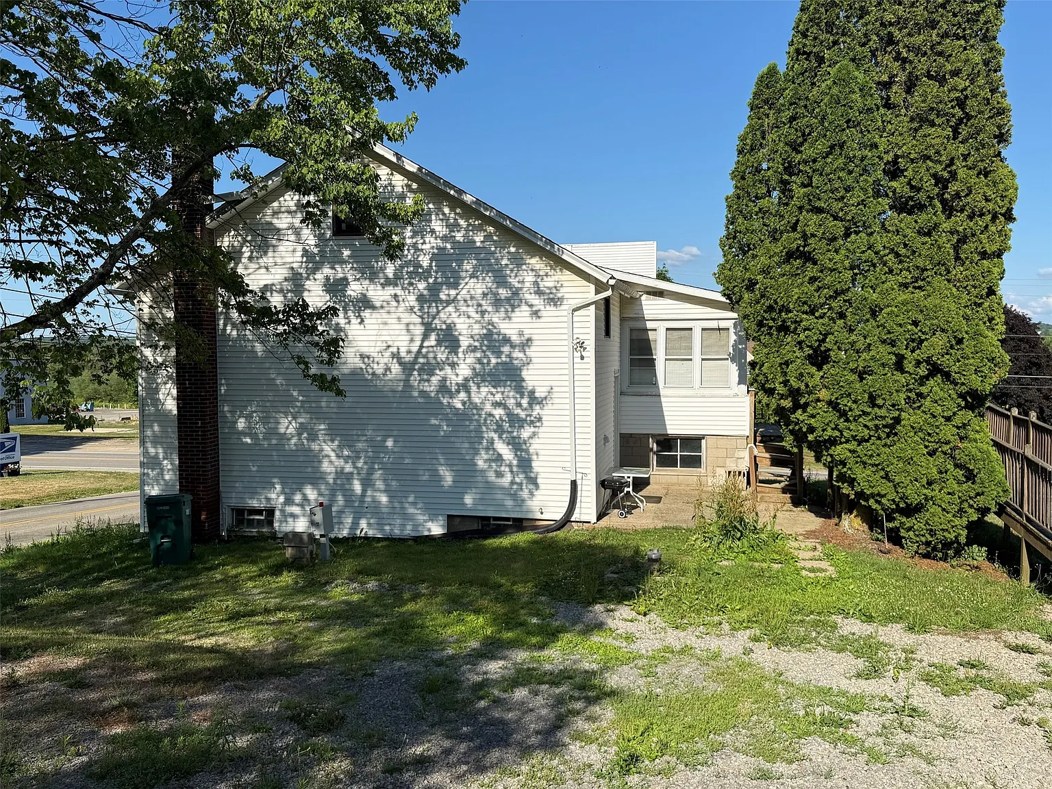 3 bed, 1.0 bath, 2740 sqft, $89,900 — Photo 4