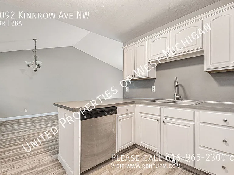 2092 Kinnrow Ave NW — Photo 10
