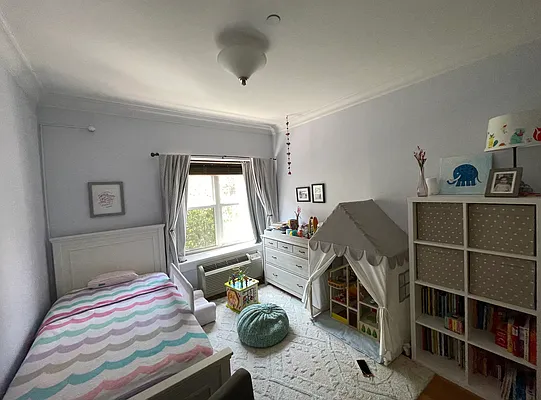 Rented by Bond New York | media 32