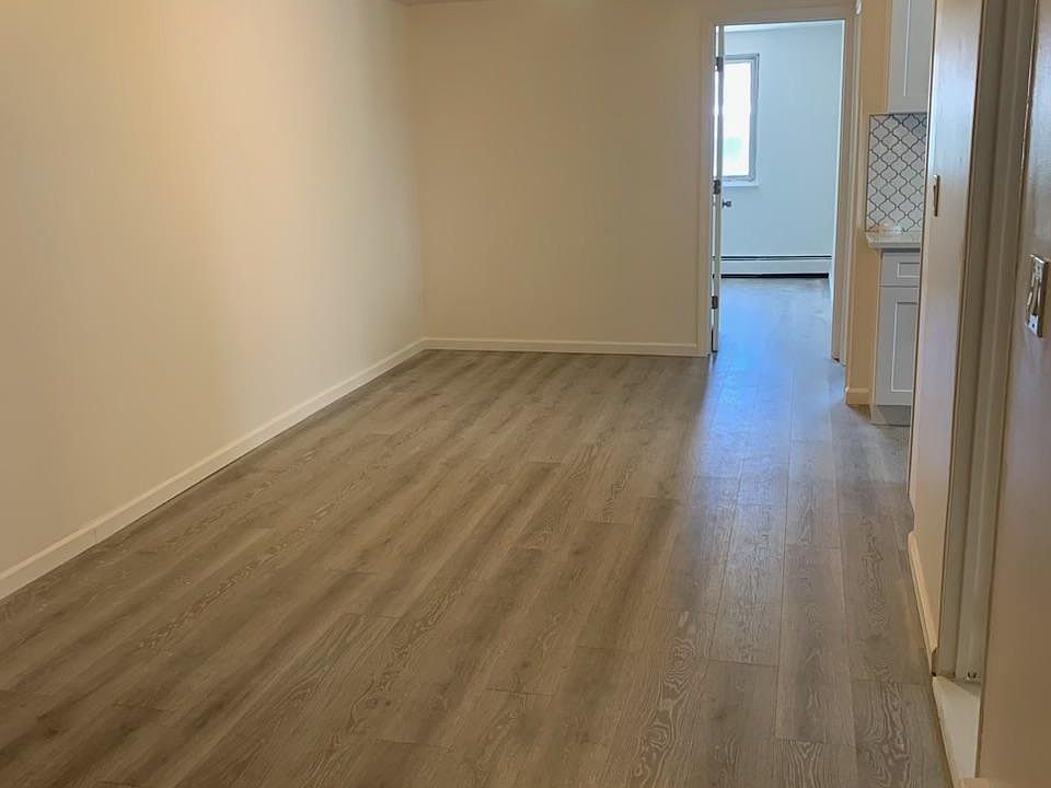 1st image of 1022 Throgmorton Ave