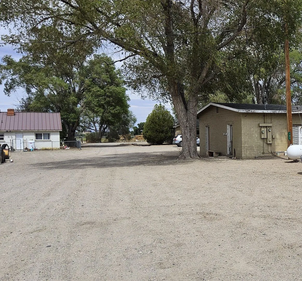 2 bedroom house on a ranch — Photo 2