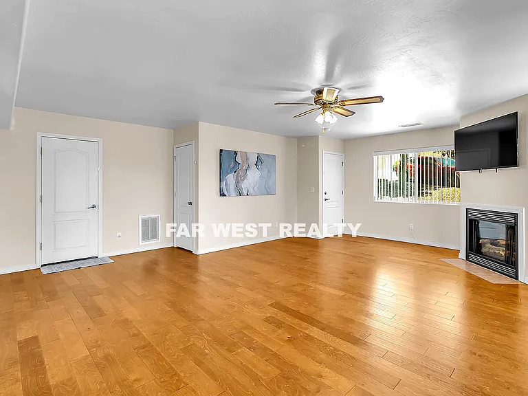 1853 Oriental Ave — Photo 4