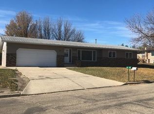 1125 6th St NE, Minot, ND 58703