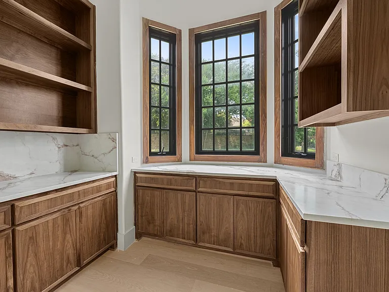 5345 Monterey Dr — Photo 12