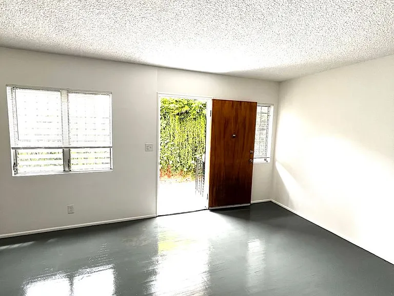 1236 Leighton Ave — Photo 3