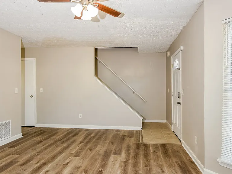 3571 Hopkins Ct — Photo 6