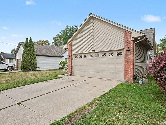 5th image of 22064 Hayes Ave