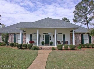 211 Lake Breeze Dr, Brandon, MS 39047