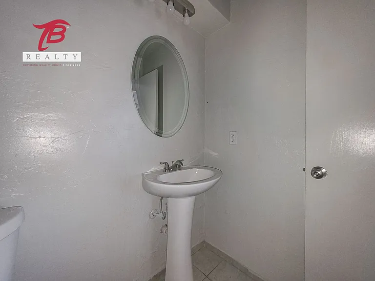 6811 Lyrewood Ln — Photo 46