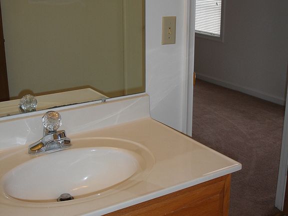5th image of 147 Chelmsford Dr