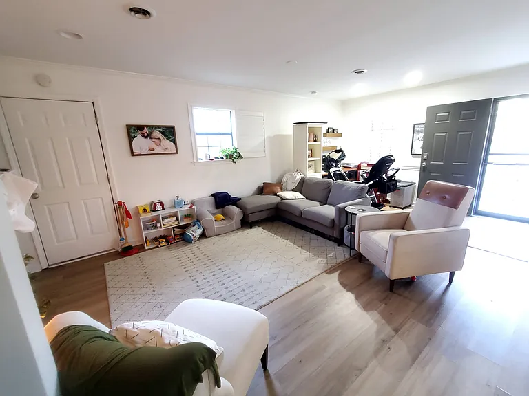 420 N McElroy Rd — Photo 4