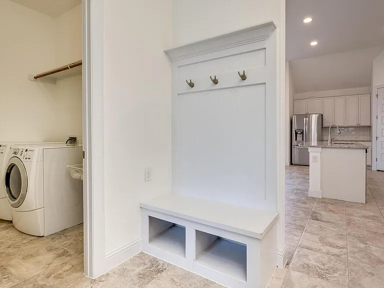 220 Oxbow Cv — Photo 29