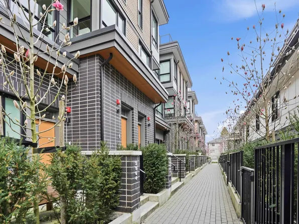 3960 Dumfries St, Vancouver, BC V5N 3S3