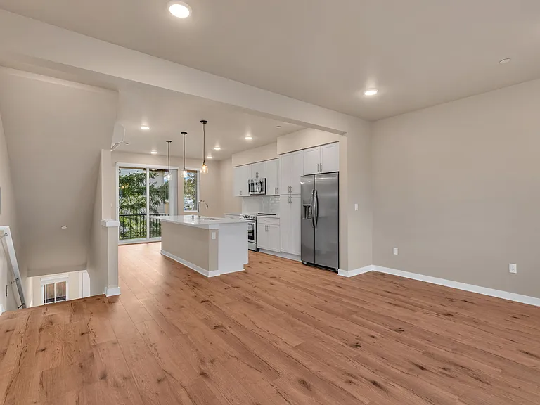 15423 Admiralty Way #E3 — Photo 2