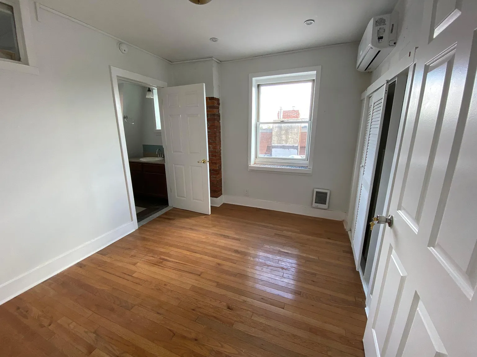 2 bed, 950 sqft, $1,650 — Photo 2