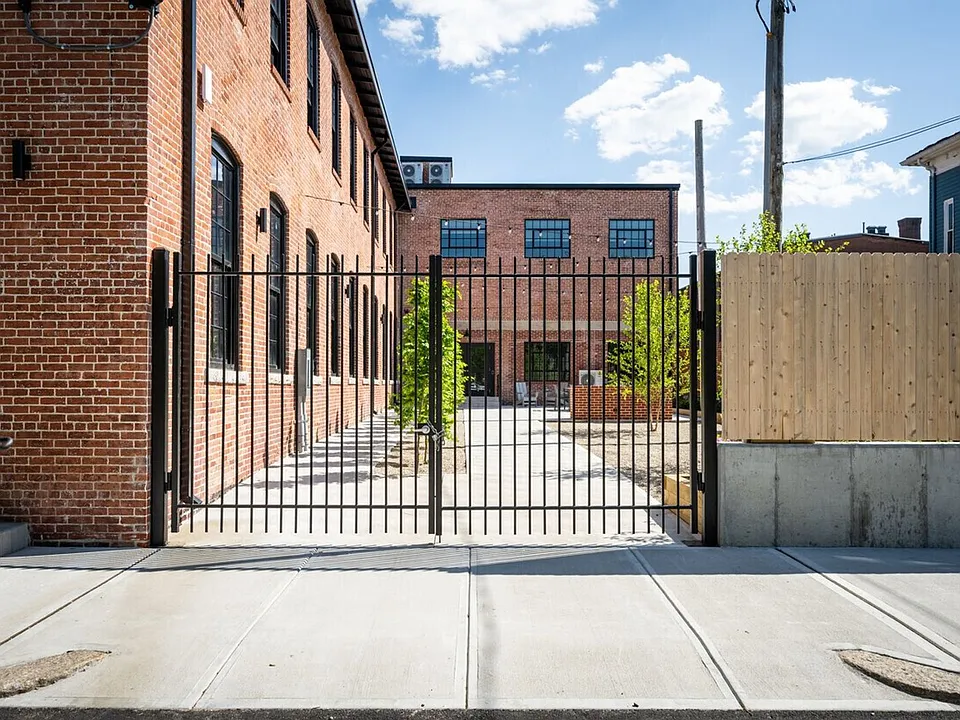 44 Warren St #306