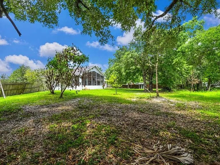 2396 Nightingale Ln — Photo 32