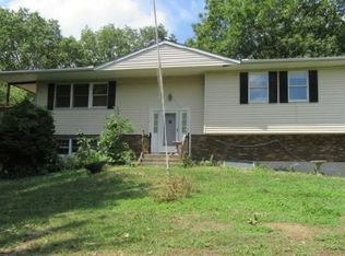 472 Rossway Rd, Pleasant Valley, NY 12569