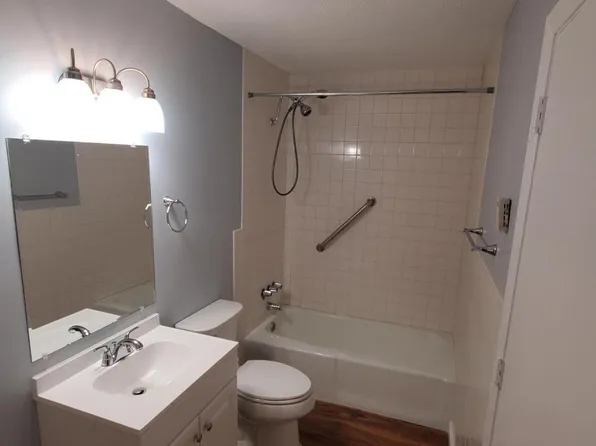 63 E Constitution Dr #63E, Londonderry, NH 03053