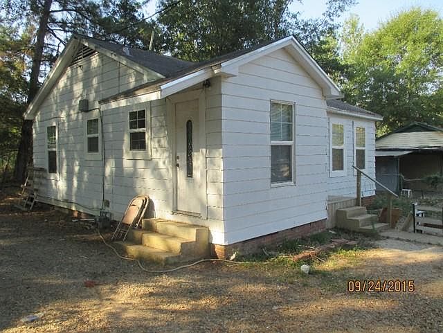 2nd image of 104 E Hilly Ave