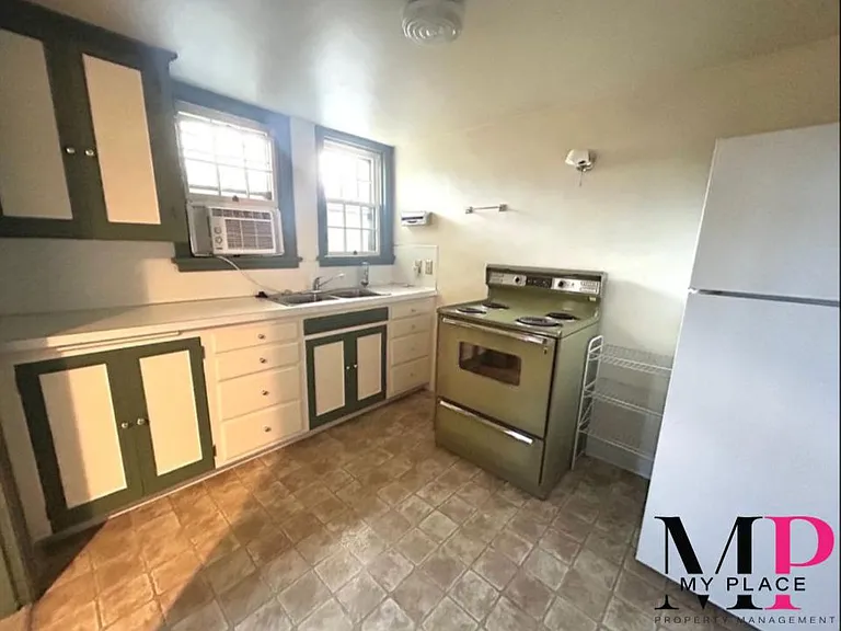 110 N Avenue B Ave — Photo 6