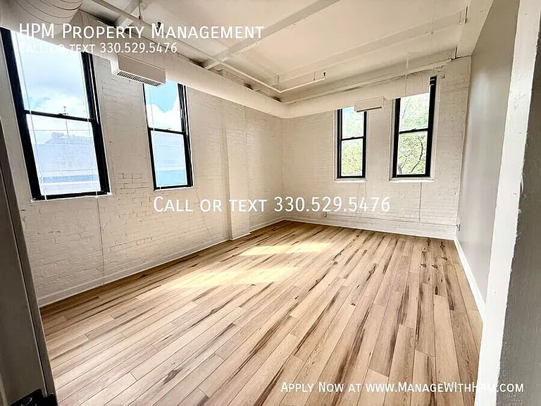 1133 W 9th Street — Photo 29