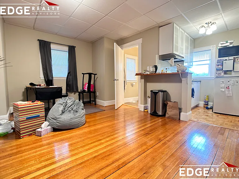 555 Washington St #1 — Photo 1