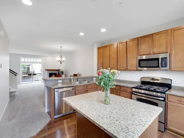 11340 Sand Castle Dr #D, Woodbury, MN 55129