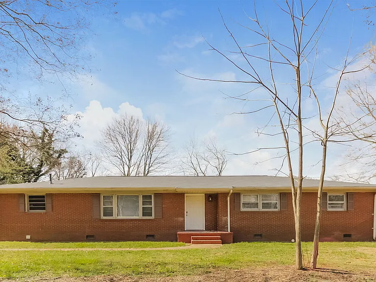 3304 Sunset Rd — Photo 3