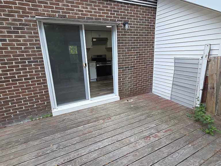 140 Columbus St — Photo 14