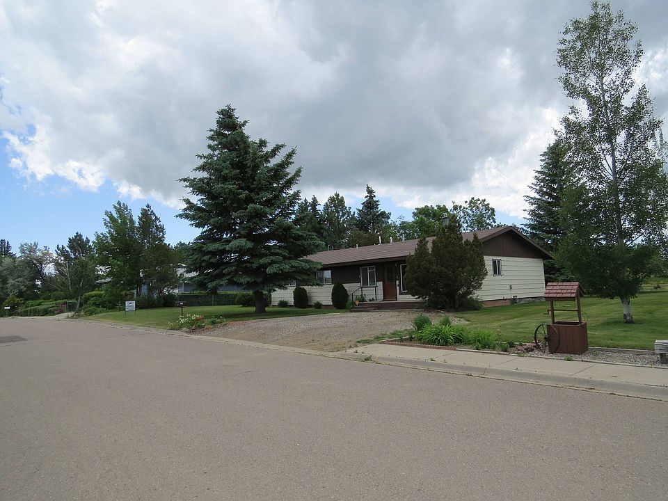 1st image of 527 8th Ave S