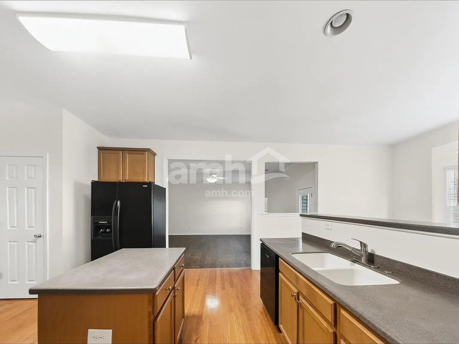 4 bed, 2.5 bath, 2837 sqft, $2,620 — Photo 4