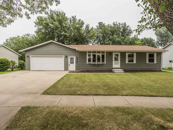 612 N Needles Dr, Brandon, SD 57005