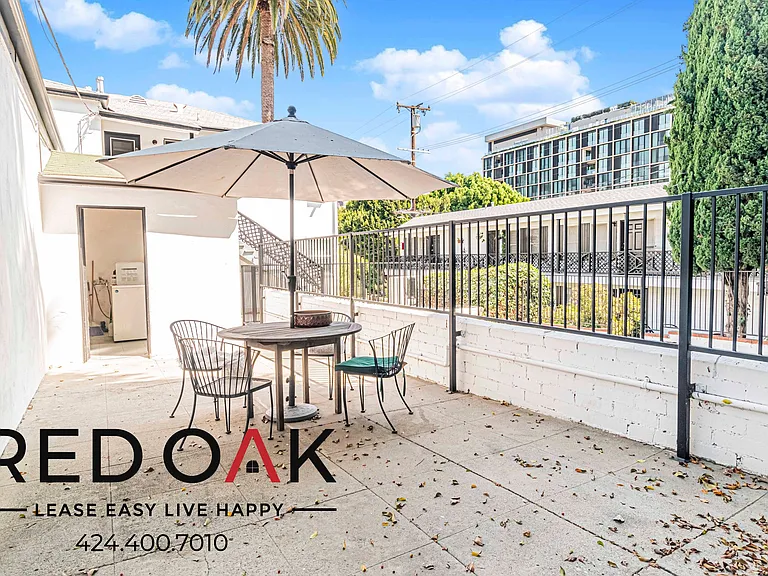1111 N Doheny Dr #A — Photo 5