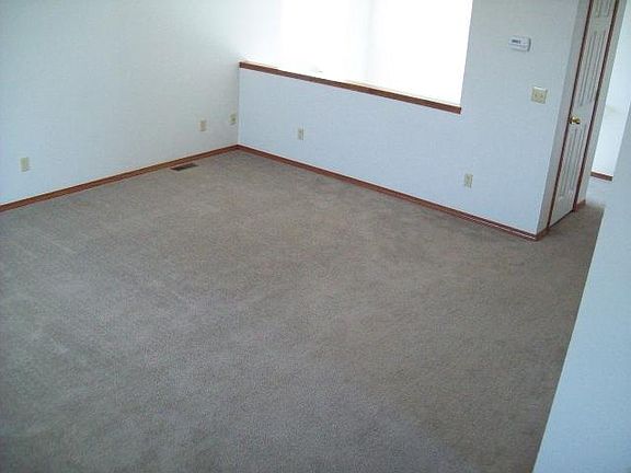 3rd image of 420 E Douglas Ave