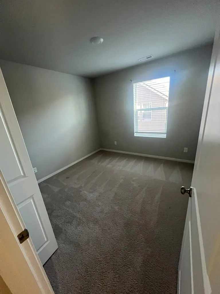 4 bed, 2050 sqft, $2,995 — Photo 4