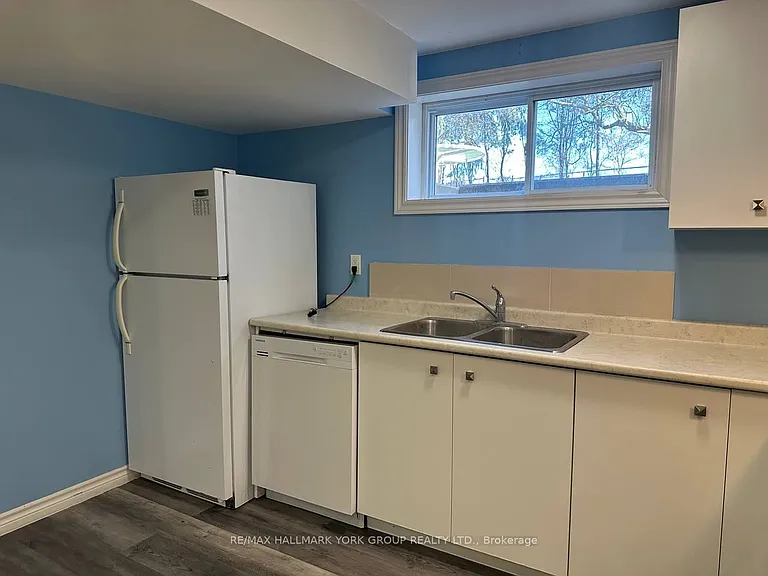 222 Currey Cres #BASEMENT — Photo 6